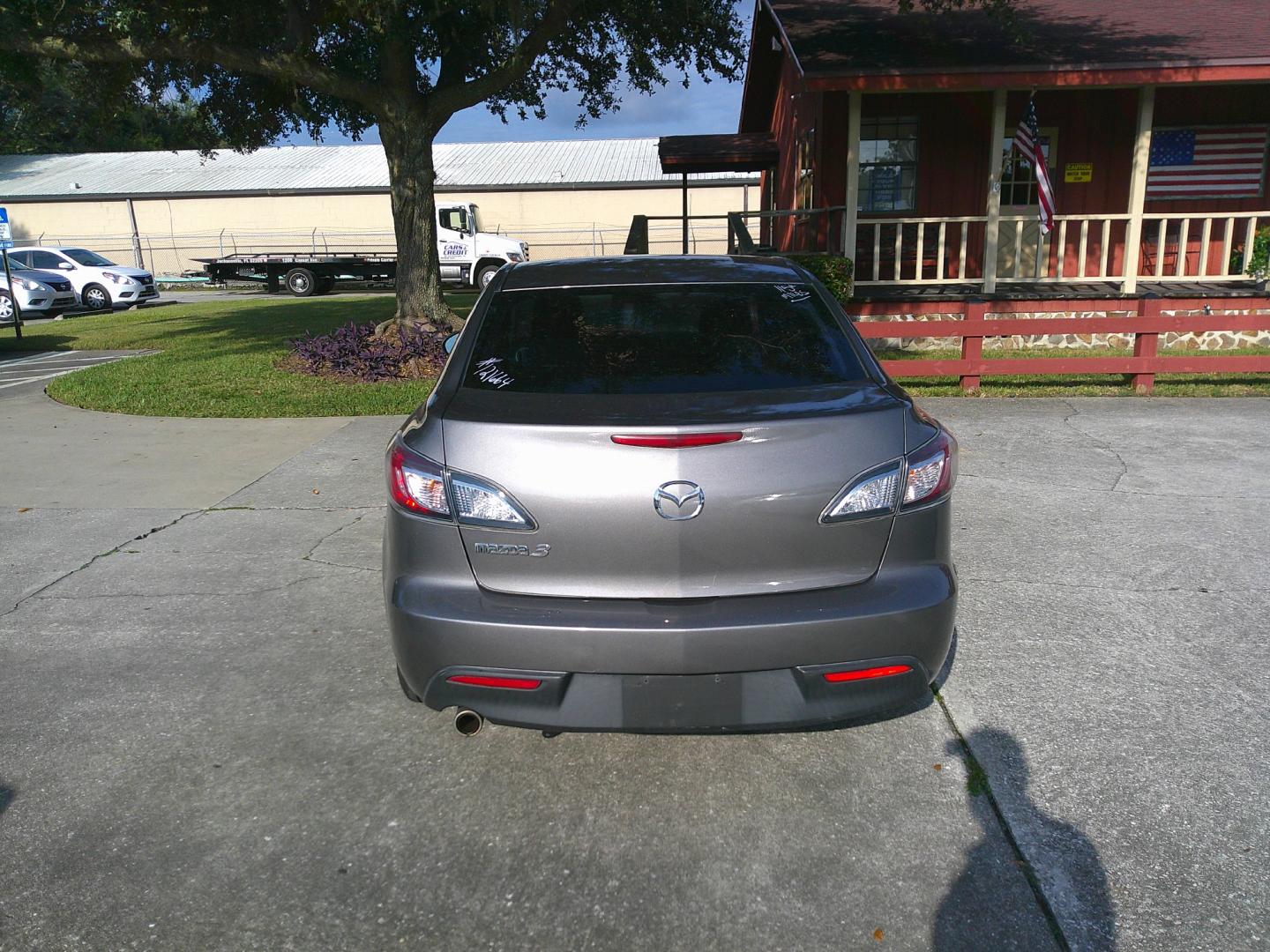 2011 SILVER MAZDA MAZDA3 TOURING (JM1BL1VF1B1) , located at 1200 Cassat Avenue, Jacksonville, FL, 32205, (904) 695-1885, 30.302404, -81.731033 - Photo#4